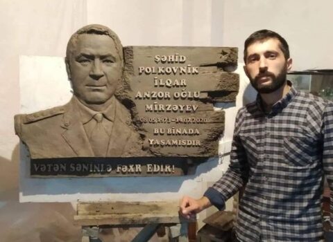 Gənc heykəltəraş şəhid polkovnikimizin barelyefini hazırladı – FOTO/VİDEO