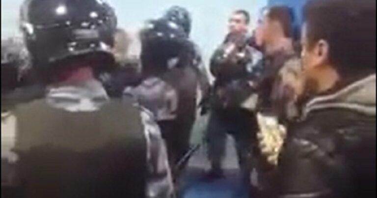 Desantçılarla Milli Qvardiyaçılar arasında dava – VİDEO Desantçılarla Milli Qvardiyaçılar arasında dava – VİDEO
