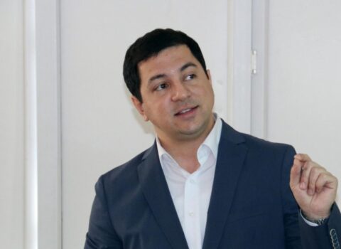 Spiker özünü cəmiyyətdən təcrid etdi