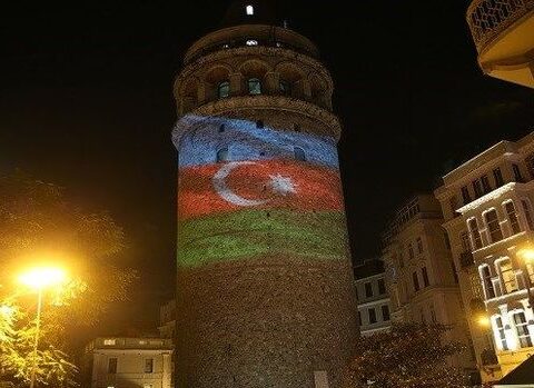 İstanbulda və Ankarada məşhur məkanlar Azərbaycan bayrağı ilə işıqlandırıldı – FOTOLAR