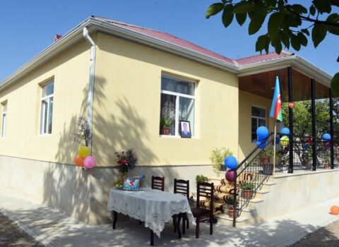 Şəhid ailəsi və Qarabağ əlillərinə ev verildi – FOTOLAR