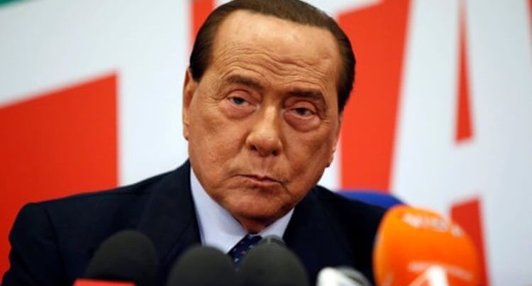 Silvio Berluskoni koronavirusa yoluxdu Silvio Berluskoni koronavirusa yoluxdu