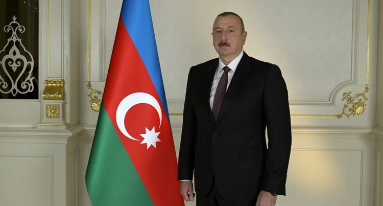 Prezident İlham Əliyev “Rosneft”in direktoruna təbrik ünvanladı Prezident İlham Əliyev “Rosneft”in direktoruna təbrik ünvanladı
