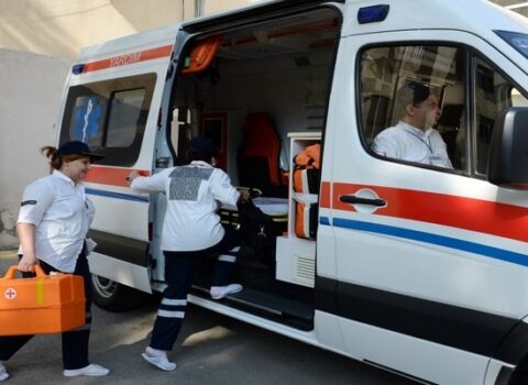 Bakıda beşinci mərtəbədən yıxılan azyaşlı sağ qaldı