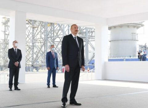 Prezident: “Bu gün ölkə iqtisadiyyatının əsas hissəsi neft-qaz sektoru ilə bağlıdır və uzun illər belə olacaq”