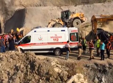 Türkiyədə tunel uçdu: dağıntılar altından 11 nəfər çıxarıldı