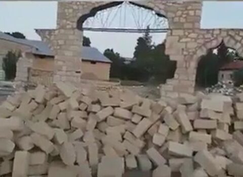 Şəhidin evini söküb yerində məscid inşa etdirmək istəyən şəxs HƏBS EDİLDİ – FOTO