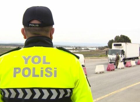 Əməkdar artist rayona getmək istədi – Polislərlə dalaşdı – FOTO