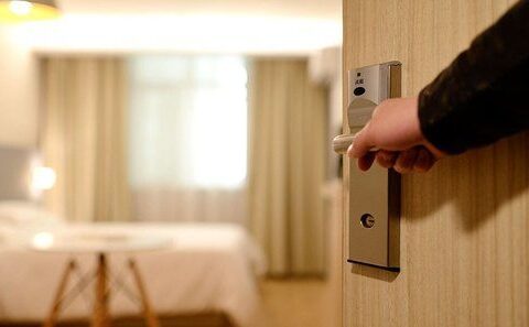 Bakıda iş adamı hoteldə intihara cəhd etdi