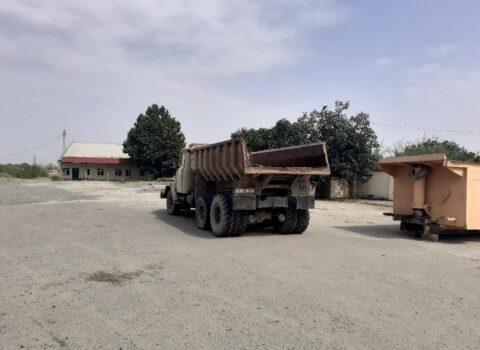 Betonqarışdıran avtomobil yük maşını ilə toqquşdu