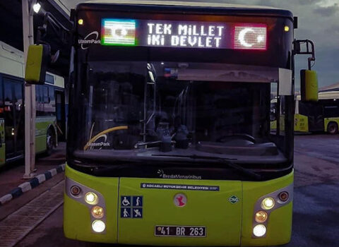 Türkiyədə avtobuslarda “Tək millət, iki dövlət” şüarı – FOTO