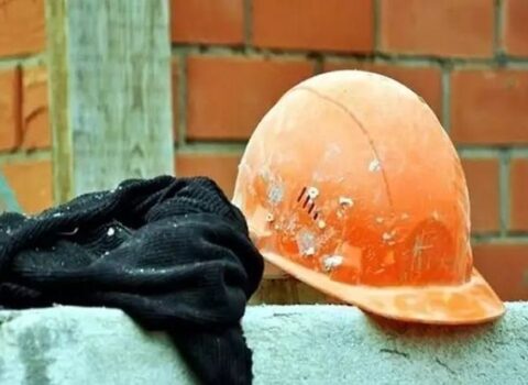 Bakıda fəhlə iş başında öldü