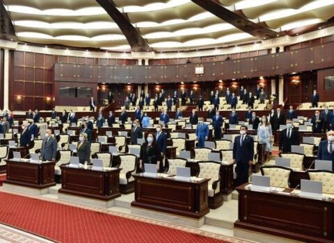 “Media haqqında” qanun layihəsi üçüncü oxunuşda qəbul edildi