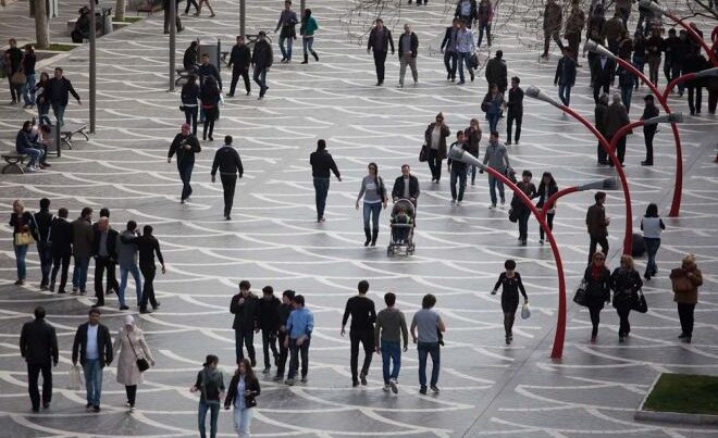 Parklarda 10 nəfərədək toplaşmağa icazə verildi – RƏSMİ Parklarda 10 nəfərədək toplaşmağa icazə verildi – RƏSMİ