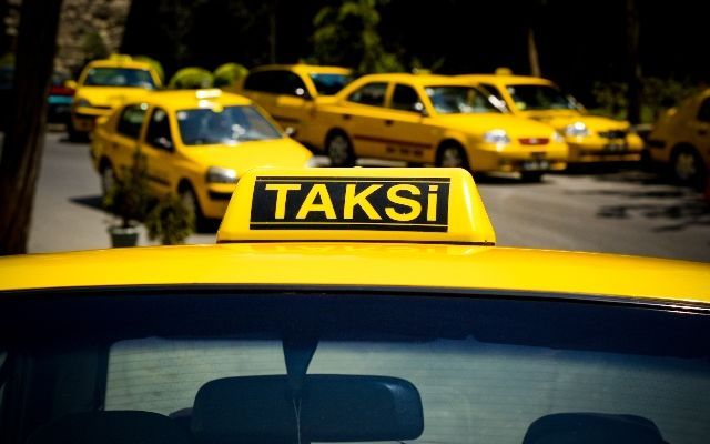 “Taksi qiymətlərini bahalaşdırmaq olmaz” – MİLLƏT VƏKİLİ “Taksi qiymətlərini bahalaşdırmaq olmaz” – MİLLƏT VƏKİLİ