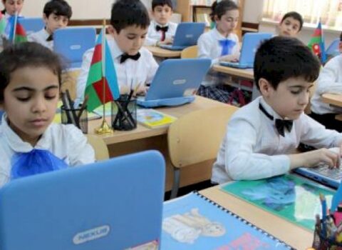 Bu gün Bakıda yüksək temperaturla məktəbə gələn şagird olub?