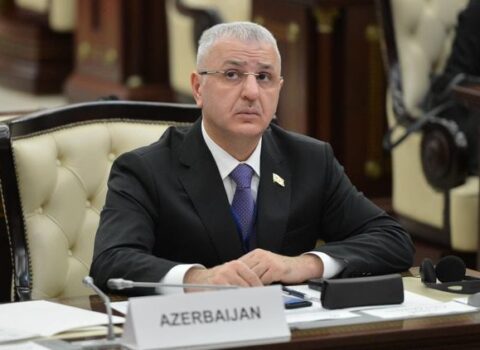Deputatdan Jirinovskiyə cavab: “Dilinə ağalıq edə bilməyən birisi”