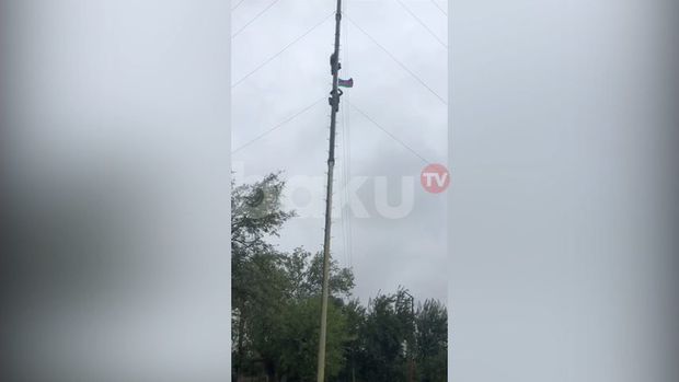 Cəbrayılın Şükürbəyli kəndində Azərbaycan bayrağı dalğalandırıldı – VİDEO Cəbrayılın Şükürbəyli kəndində Azərbaycan bayrağı dalğalandırıldı – VİDEO