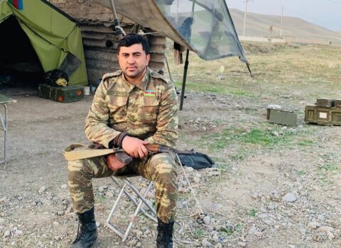 Müğənnimiz cəbhə bölgəsində: “Vuruşmaq üçün gəlmişəm”