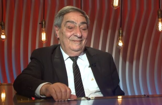 Rəşid Mahmudov Silahlı Qüvvələrinin Yardım Fonduna 50 min manat ianə etdi – FOTO Rəşid Mahmudov Silahlı Qüvvələrinin Yardım Fonduna 50 min manat ianə etdi – FOTO