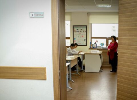 Daha 3 sinif koronavirusa görə distant təhsilə keçdi – Təhsil Nazirliyi