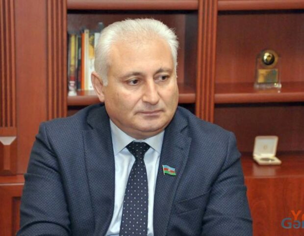 Hikmət Babaoğlunun bu statusu tənqid olundu – FOTO