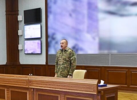 İlham Əliyev döyüşlərdə şəhid olmuş hərbçilərimizin xatirəsini bir dəqiqəlik sükutla andı – Şükür Həmidovdan danışdı