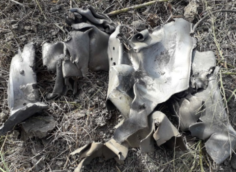Düşmənin Kürdəmirə atdığı raketin qalıqlarının düşdüyü ərazidən FOTOLAR