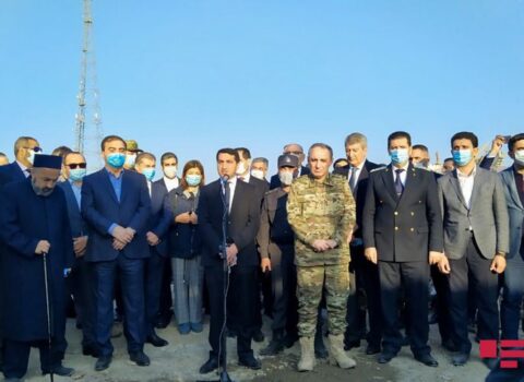 Hikmət Hacıyev: “Gəncədəki əziyyət çəkən, həyatını itirənlərin ah-naləsi yerdə qalmayacaq”