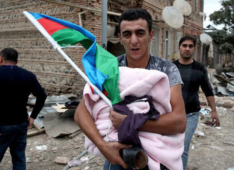 Raketin belə əngəl ola bilmədiyi bayraq sevgisi! – Günün FOTOSU