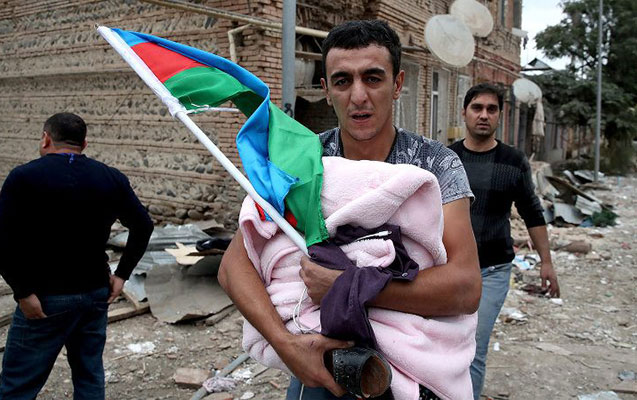 Raketin belə əngəl ola bilmədiyi bayraq sevgisi! – Günün FOTOSU Raketin belə əngəl ola bilmədiyi bayraq sevgisi! – Günün FOTOSU