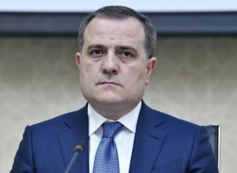 Ceyhun Bayramov qırğız həmkarı ilə fikir mübadiləsi apardı