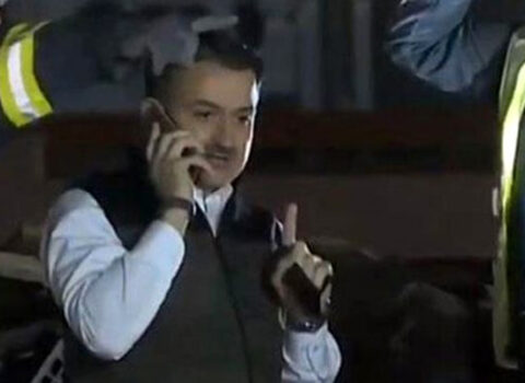 İzmirdə dağıntılar altından belə kömək istədilər – FOTO