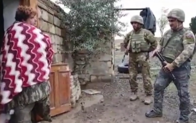 “Azərbaycan əsgəri erməni qadına yardım edərək insanlığını göstərdi” – Hikmət Hacıyev “Azərbaycan əsgəri erməni qadına yardım edərək insanlığını göstərdi” – Hikmət Hacıyev
