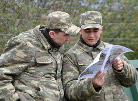 Döyüşlərdə iştirak edən şəxsi heyət arasında təbliğat işləri davam edir – FOTOLAR