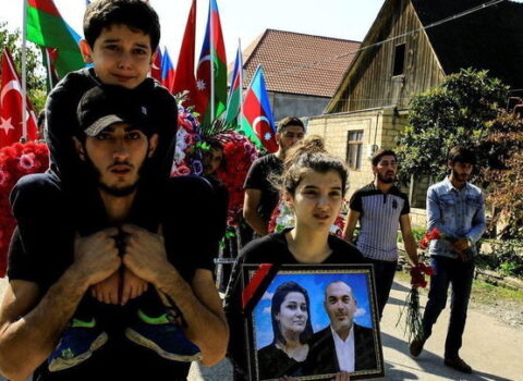 Nazirlik Gəncə terrorunda hər iki valideynini itirmiş qardaş-bacını himayəyə götürdü – RƏSMİ