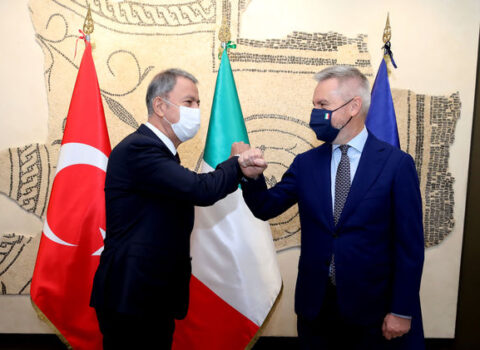 Hulusi Akar italiyalı həmkarı ilə işğal olunmuş torpaqlarımızda aparılan əks-hücum əməliyyatları barədə danışdı – VİDEO