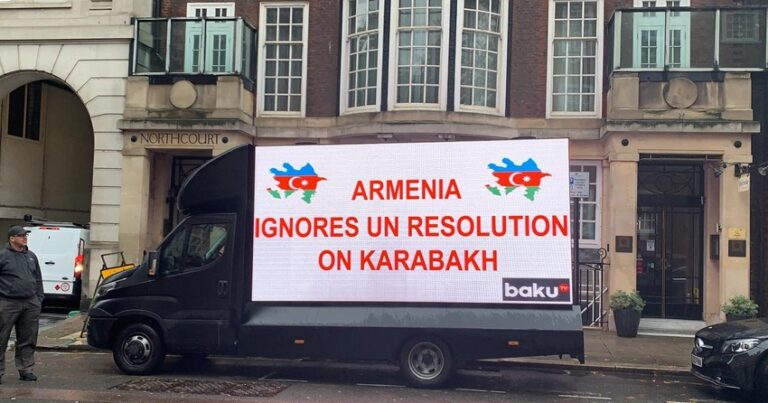 Londonda Azərbaycan Ordusuna dəstək məqsədilə kreativ aksiya keçirildi Londonda Azərbaycan Ordusuna dəstək məqsədilə kreativ aksiya keçirildi