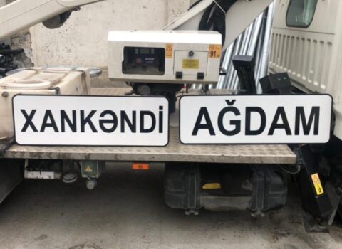 Yol polisi azad olunmuş rayonlara nişan quraşdırır – FOTO