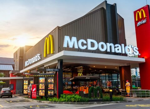 “McDonalds”a hücum zamanı 15 yaşlı qız öldürüldü