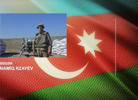 Yaralı da olsa, silahdaşlarını döyüş meydanında tək buraxmadı – VİDEO