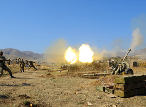 Bölmələrimiz düşmənin atəş nöqtələrinə artilleriya zərbələri endirir – VİDEO