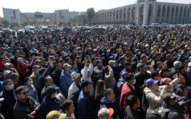 Qırğızıstandakı iğtişaşlarda mindən çox insan yaralanıb Qırğızıstandakı iğtişaşlarda mindən çox insan yaralanıb