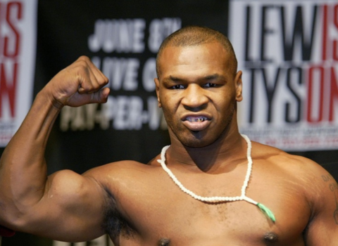 Mayk Tayson itlərlə müsəlmanları bir tutan kafe sahibinə “dərs keçdi” – VİDEO