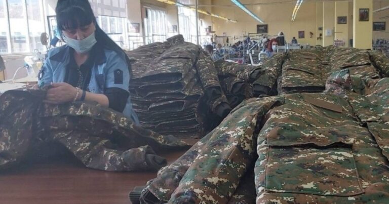 Tikiş fabrikinin direktoru Naira Arakelyan: “Erməni əsgərləri soyuqdan donurlar” – Orduda depressiya var Tikiş fabrikinin direktoru Naira Arakelyan: “Erməni əsgərləri soyuqdan donurlar” – Orduda depressiya var