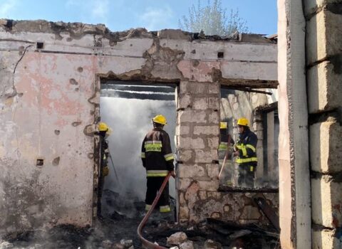 Ermənilərin atdığı mərmi evə düşüb, yanğın baş verib – FOTO