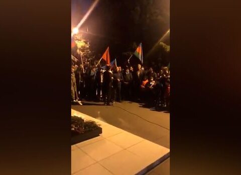 Azərbaycan xalqı qələbəni Şəhidlər Xiyabanında qeyd edir – VİDEO