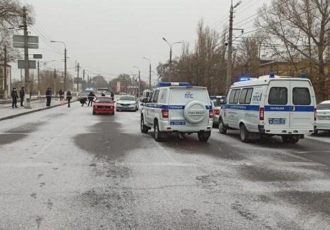 Erməni avtomobilini rus polislərin üzərinə sürdü, polis atəş açdı – VİDEO