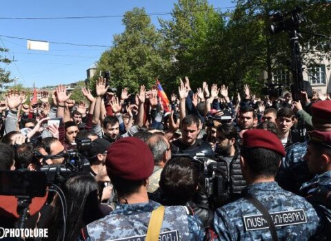 Deputat maaşı alanların israrlı susqunluğu və ya regionda baş verən proseslər bizi hara aparır?