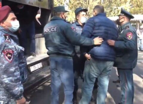 Ermənistanda Paşinyanın istefası tələbi ilə keçirilən aksiyada 129 nəfər saxlanılıb